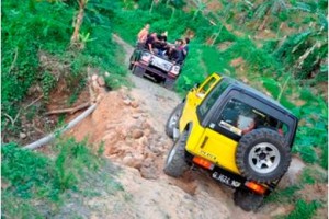 Tampak kondisi jalan Jabranti menuju Banjaran rusak parah