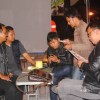 H Maman Wijaya saat berbincabf dengan anggota dewan.