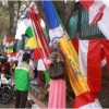 Salah seorang penjual bendera yang berjualan dipinggir jalan dikawasan Kota Kuningan.