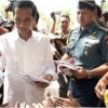 Presedien Jokowi saat blusukan di Jombang