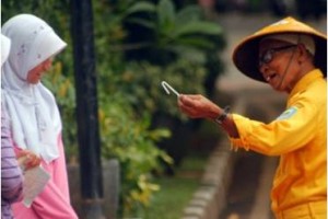 Sariban, Sang Kakek Pencabut Paku. Photo : GUN PI