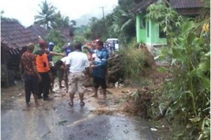 Empat Desa di Ciwaru Longsor  