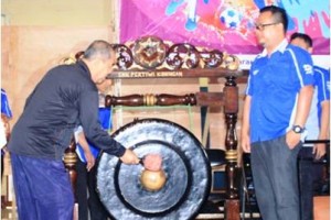 Pembukaan Turnamen Futsal SMK Pertiwi Kuningan Cup ke-3 oleh Ketua Yayasan Pendidikan Abdi Pertiwi Drs Tjetje Priatna BAE MSi
