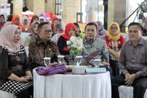 H Amin Satono berfoto bersama dengan Wabup Kuningn usai acara.