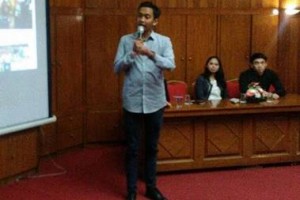 Mahasiswa Uniku, Nursidik saat menjadi Keynot Speaker Literasi KAA