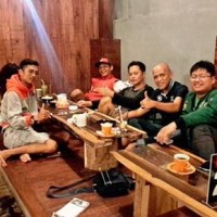 Suasana nyaman Qinthara Coffee And Roastery di kawasan Ciporang, Kuningan.