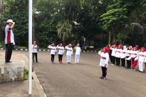 Ferry Mursidan saat memimpin upacara HUT RI-72