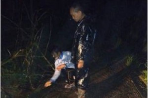 Jalan Dusun Cijoho Desa Pinara longsor