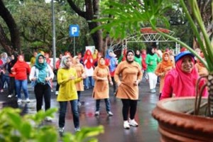 Senam massal Dharma Wanita