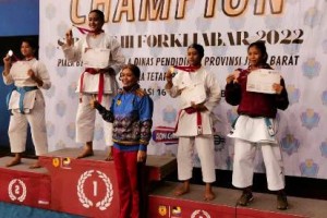 Atlit Opung Karate Club raih Juara pada Kejuaraan Karate Bekasi Open 2022.