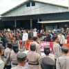 Aksi unjuk rasa didepan kantor BTNGC.