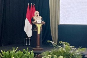 Rektor Uniku, Dr. Anna Fitri Hindriani, M.Si