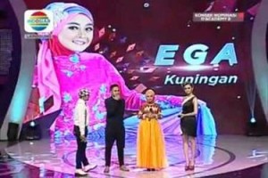Ega Noviantika saat tampil di D'Academi Indosiar 2.