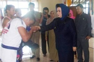 Bupati Kuningan mengucapkan selamat kepada atlet yang akan berlada di babak kualifikasi Porda XII