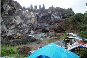 Salah Satu dampak Galian C DI Desa Cileruleuy kec. Cigugur adalah TERPOTONG dan TERBUKANYA Aliran/Urat Air Mata Air