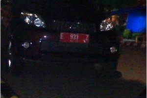 Mobdin Pejabat eselon II saat ketahuan dipakai nongkorng oleh remaja di tamkot.