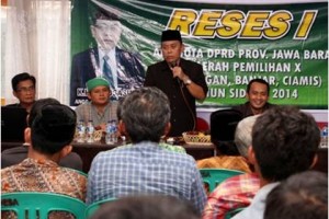 Anggota DPRD Jabar, Engkos Kosasih sat reses di Desa Cibinuang.
