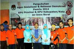 Anggota relasi se Jabar foto bersama seusai dikukuhkan.